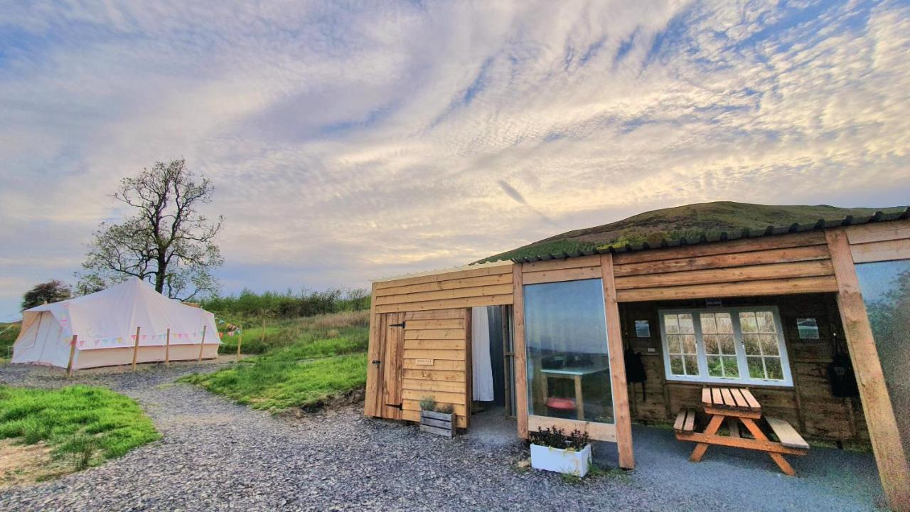 Отель Calon Y Goedwig Glamping Лландовери Экстерьер фото