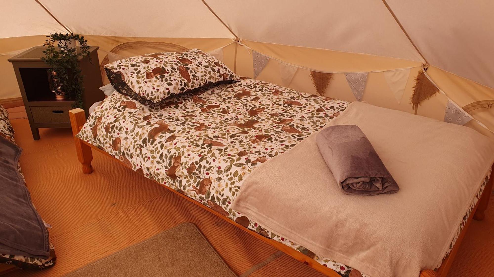Отель Calon Y Goedwig Glamping Лландовери Экстерьер фото