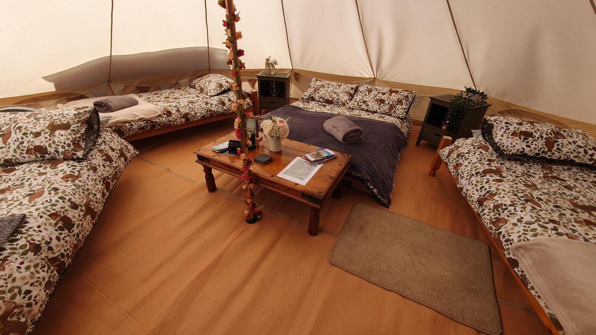 Отель Calon Y Goedwig Glamping Лландовери Экстерьер фото