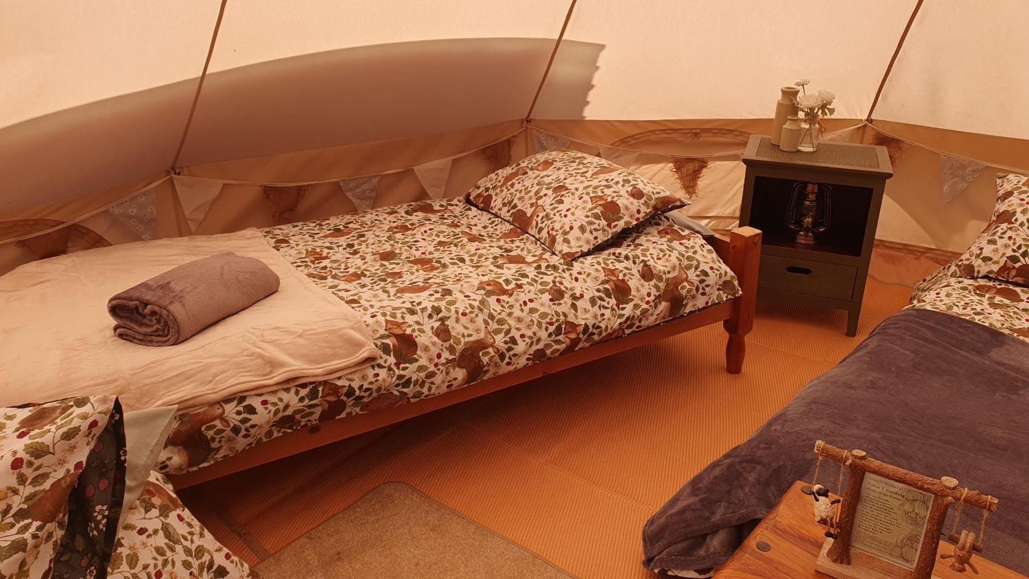 Отель Calon Y Goedwig Glamping Лландовери Экстерьер фото