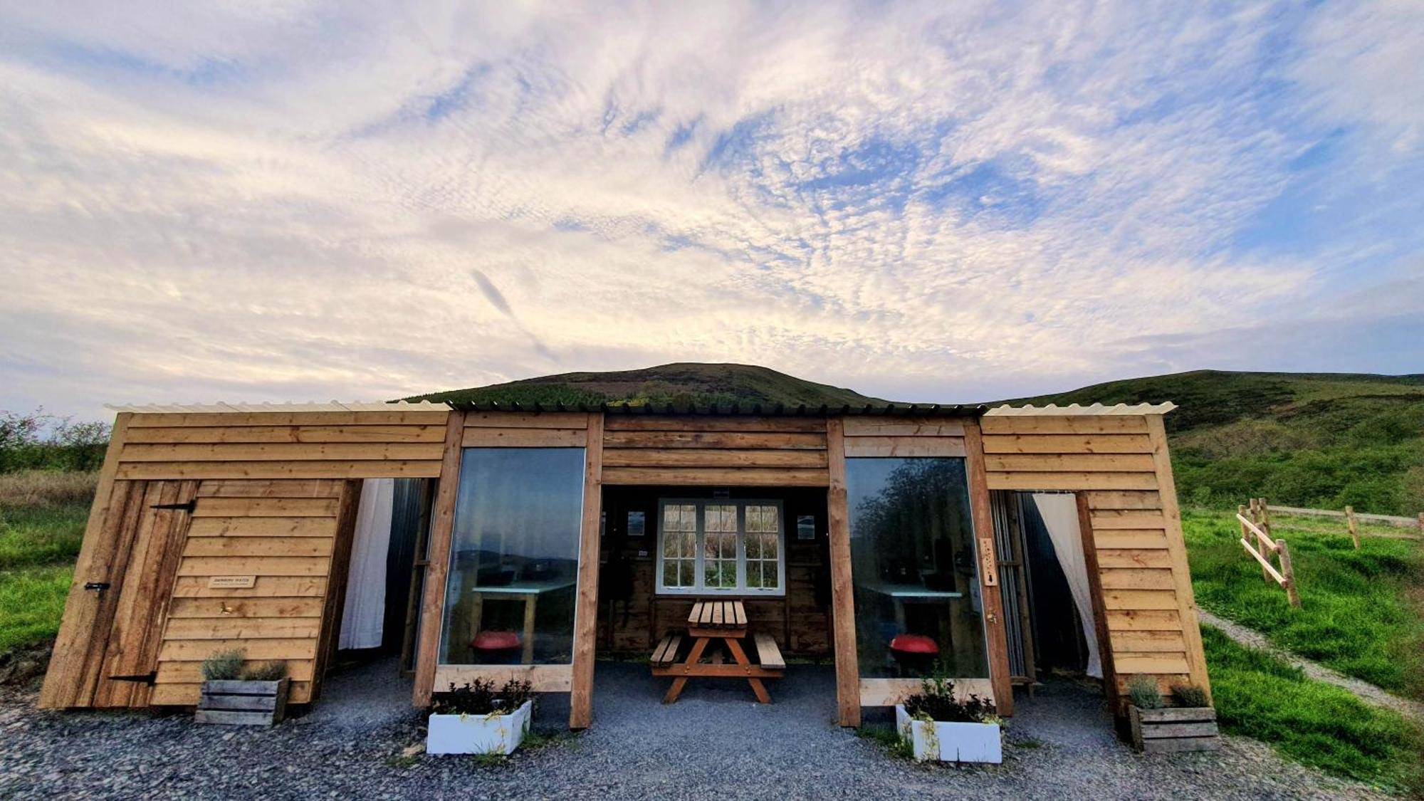 Отель Calon Y Goedwig Glamping Лландовери Экстерьер фото