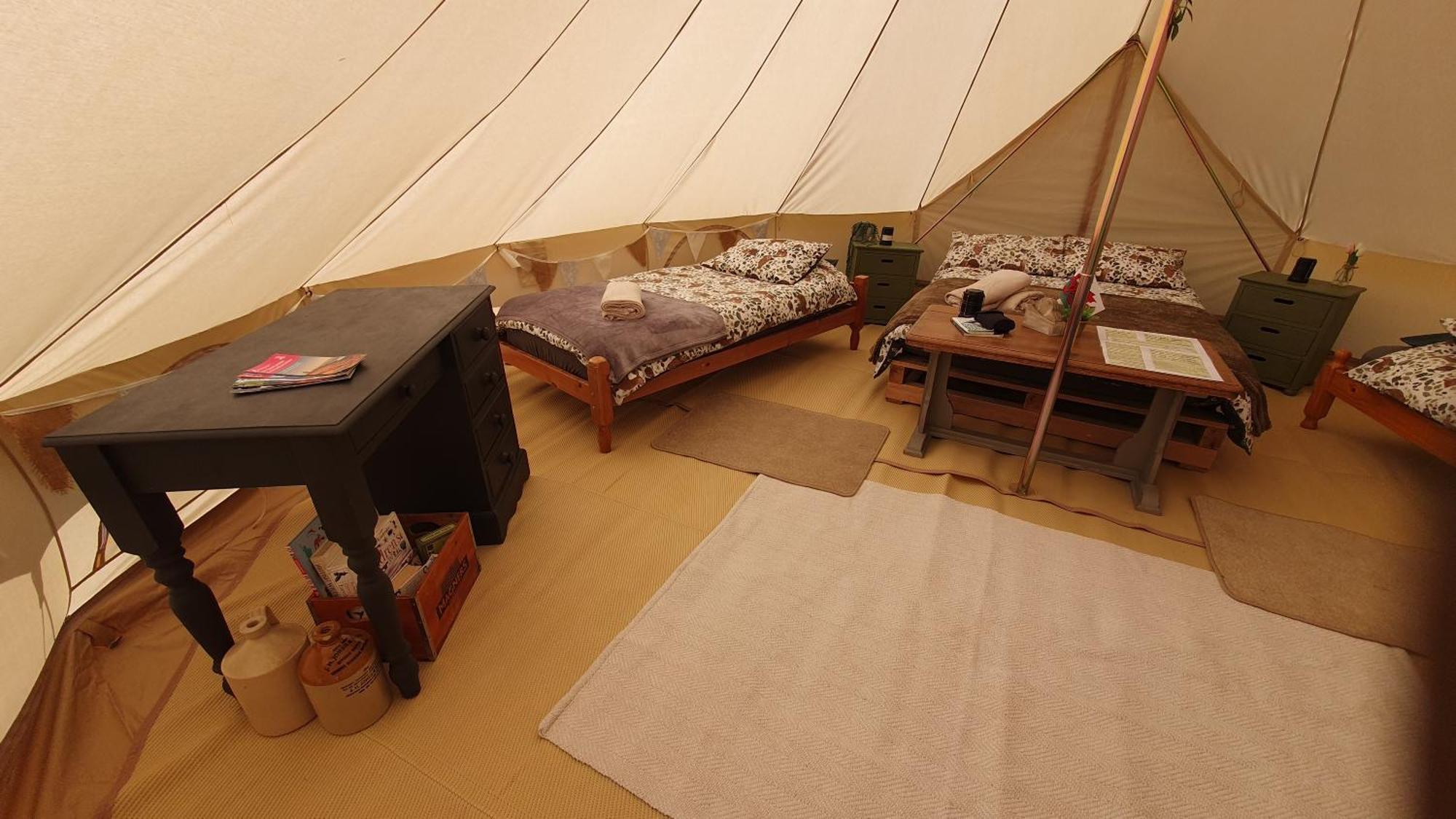 Отель Calon Y Goedwig Glamping Лландовери Экстерьер фото