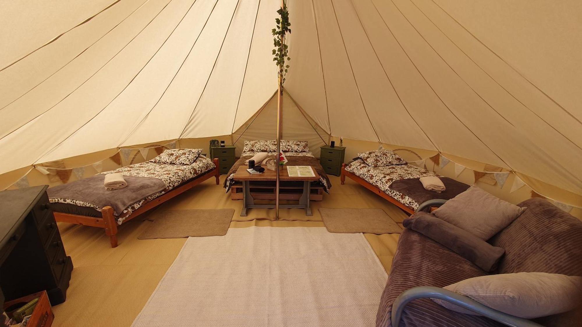 Отель Calon Y Goedwig Glamping Лландовери Экстерьер фото