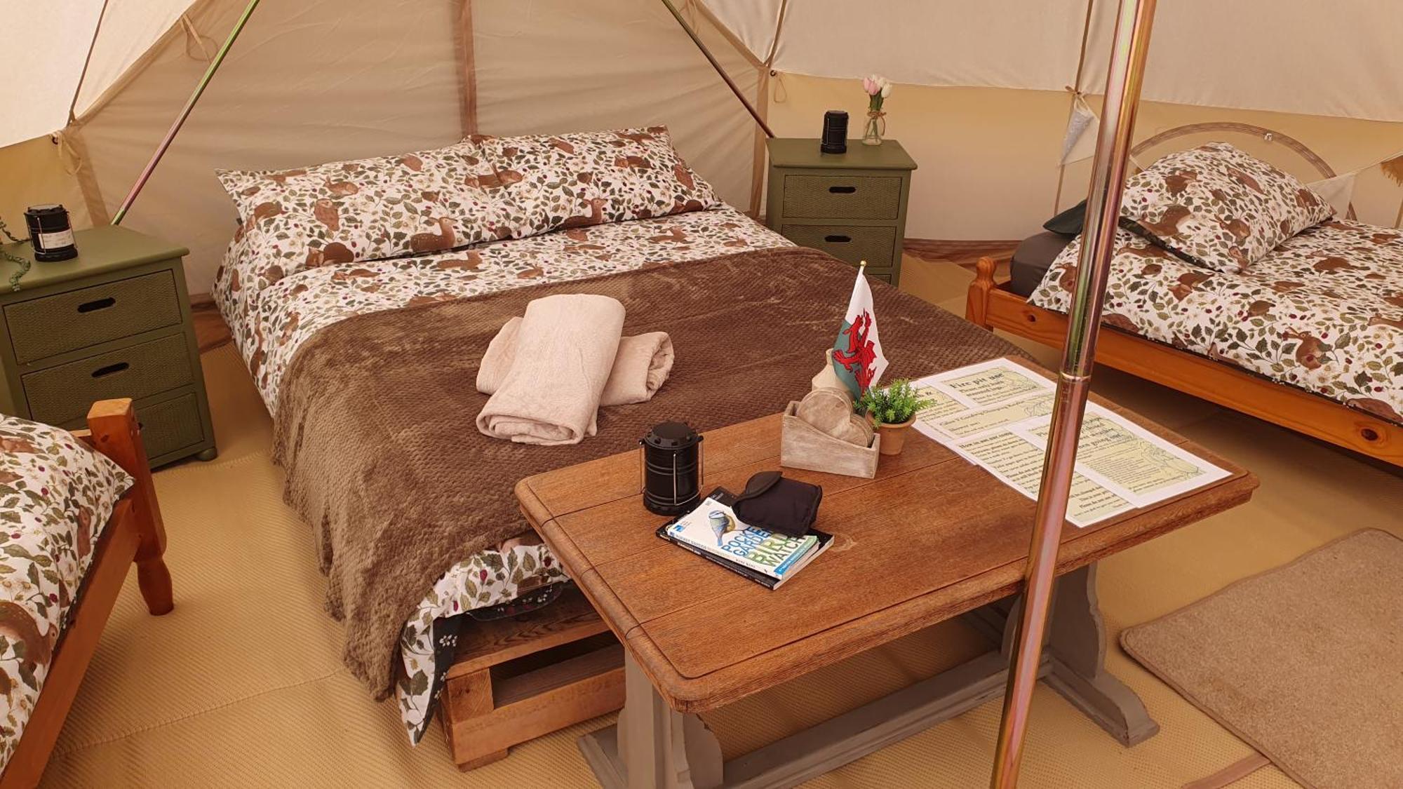 Отель Calon Y Goedwig Glamping Лландовери Экстерьер фото